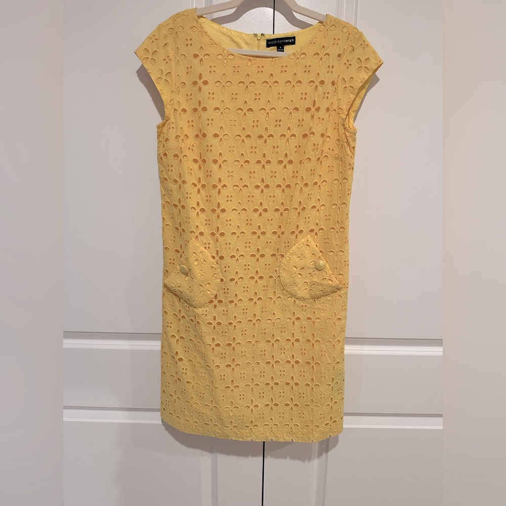 Madison Leigh light yellow eyelet dress with pockets ☀️☀️